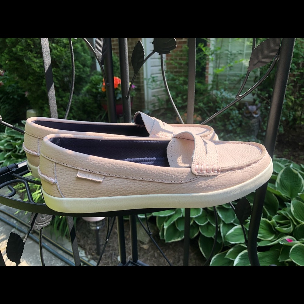 Sz. 8 1/2B Cole Haan Peach Tumbled Leather Shoes